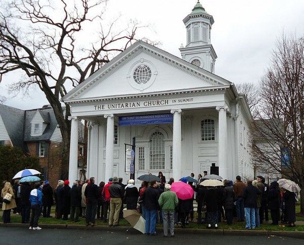 Marriage_equality_rally_and_banner_at_Unitarian_church_in_Summit_NJ