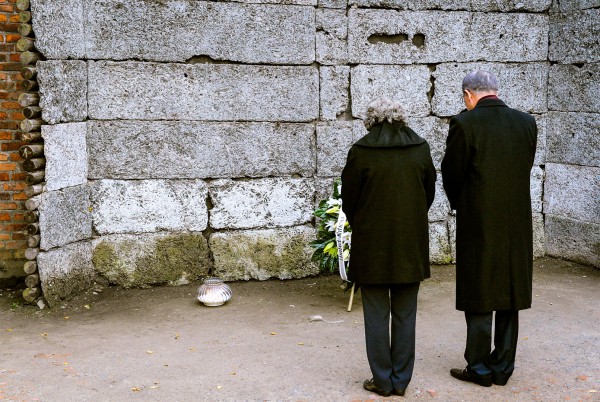 Wreath-Ban Ki-moon-Auschwitz-Holocaust