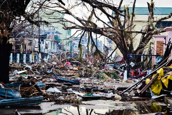 Tacloban-Typhoon-Haiyan-debris