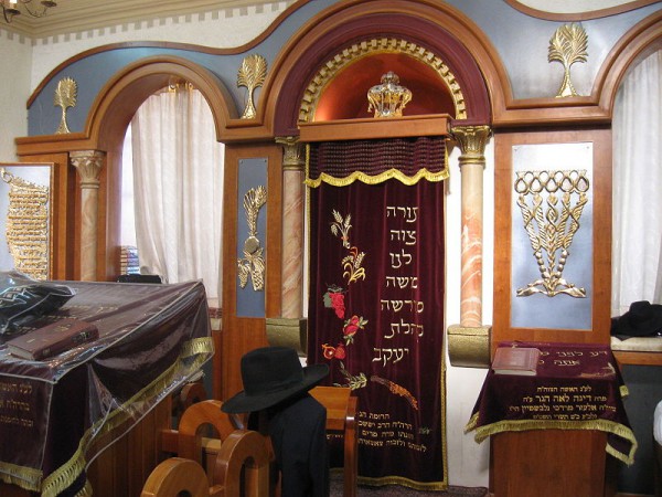 Tzemach-Tzedek-Zemach-Zedek-Synagogue-Parokhet