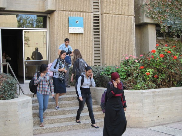 mixed crowd-Jewish-Arab-student-Ben Gurion University