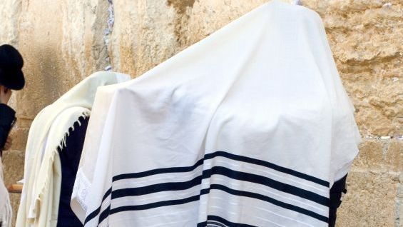 Priestly Blessing Draws Tens of Thousands to Western Wall | Messianic Bible