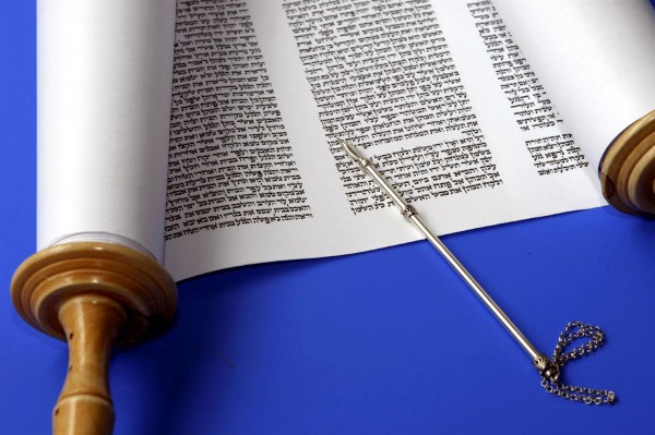 Torah-Scroll-Torah Pointer-Yad