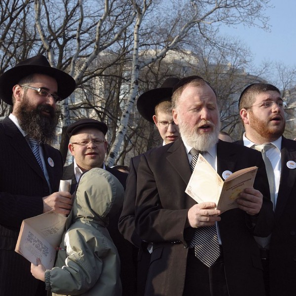 Jews from Ukraine prays
