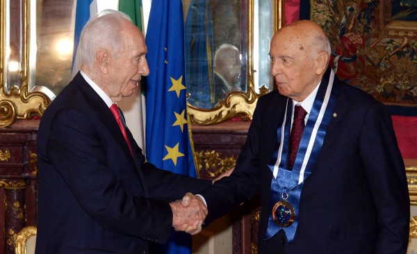 Israeli President Shimon Peres congratulates President Giorgio Napolitano in Rome.