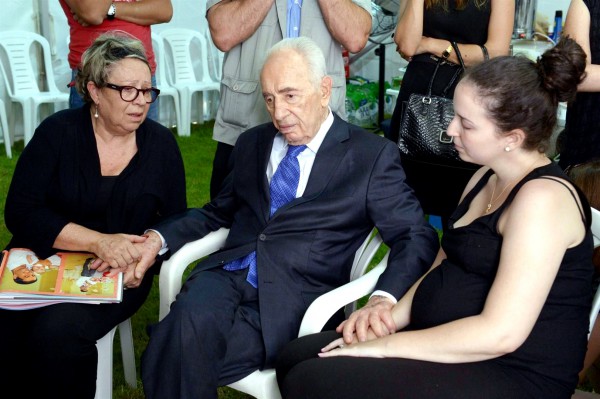 Peres comforts grieving widow