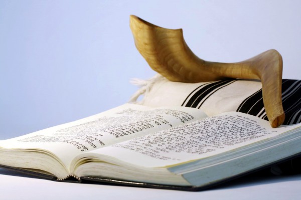 Bible-shofar-Tanakh-tallit
