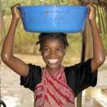 Swahili-girl-rain-Chole Mjini Island-Tanzania