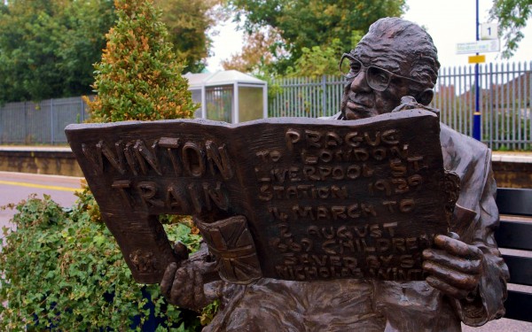 This sculpture on platform three of the Maidenhead train station by  Lydia Karpinska depicts Sir Nicholas relaxing on a park bench,  reading a book that contains images of the children he saved and  the trains used to evacuate them. (Photo by Porsupah Ree)