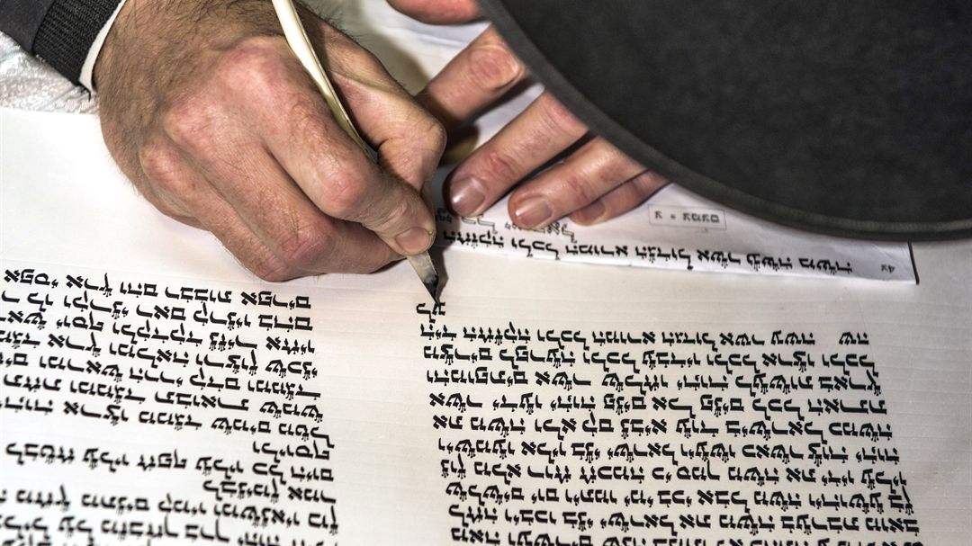 Parasha Vayelech: Moses Prepares Joshua to Be Strong and Courageous ...