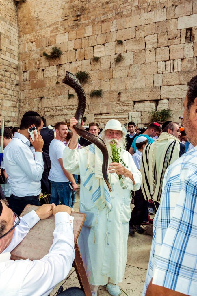 Blood Moon Rises on the First Night of Sukkot | Messianic Bible