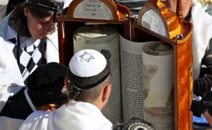 Reading the Torah-Kotel-Jerusalem