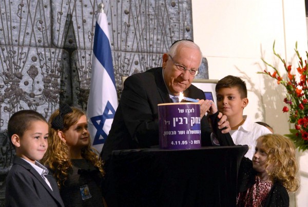 President Reuven Rivlin, together with Israeli children, lights a memorial candle for Yitzhak Rabin.
