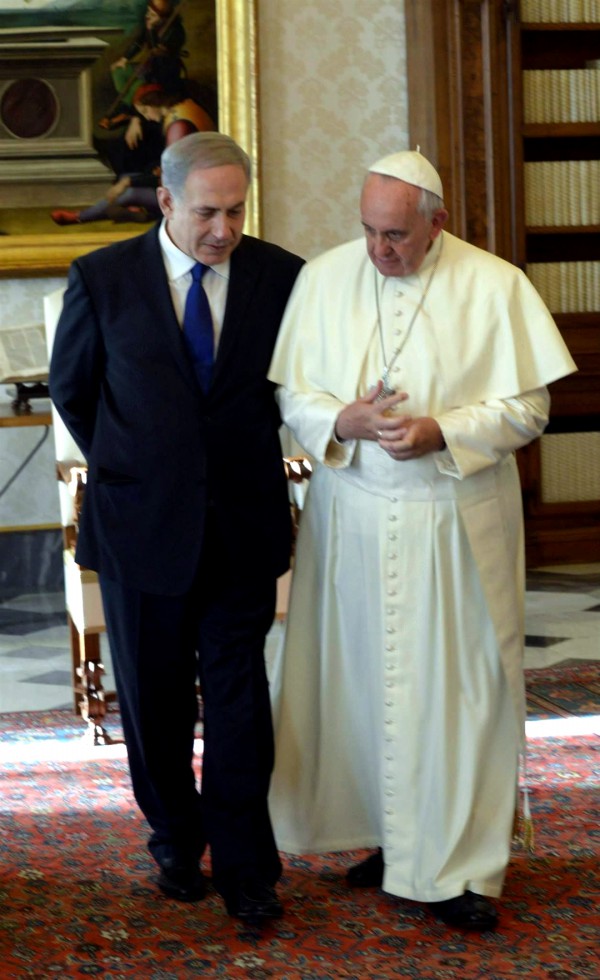 Israeli Prime Minister Benjamin Netanyahu met with Pope Francis in Vatican city in December 2013.  (Photo by Amos Ben Gershom)