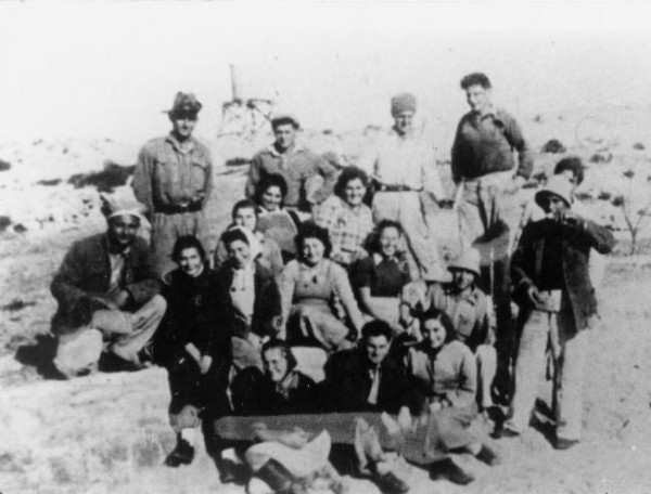 Hannah Szenes (4th from left) with members of Kibbutz Sdot Yam.
