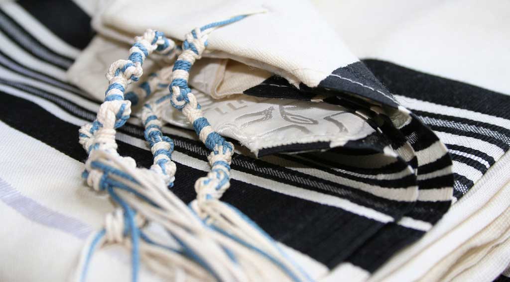 Did Yeshua (Jesus) Wear Tzitzit, the Traditional Jewish Fringes